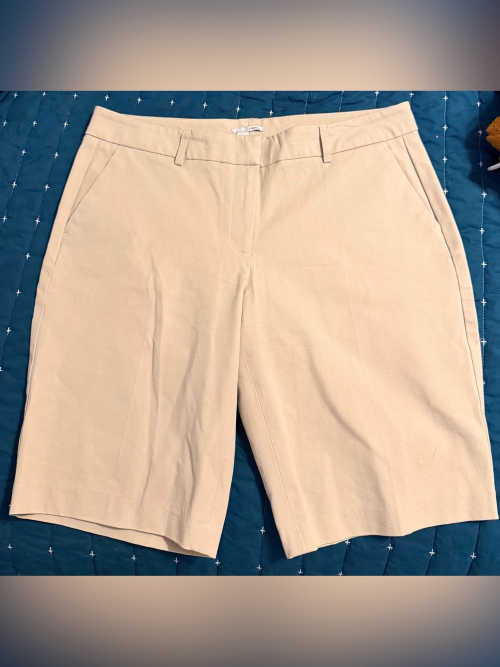 Halogen Cream Tailored Bermuda Shorts